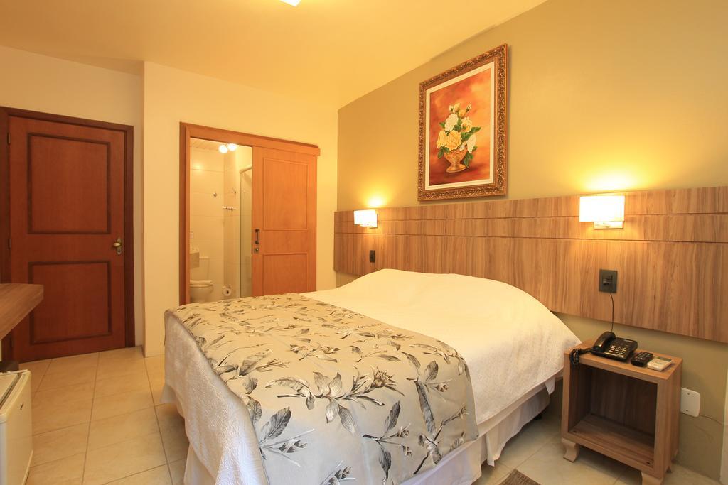 Quarto com Cama de Casal ou 2 de Solteiro
